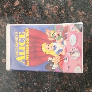 Walt Disney's the classics alice in wonderland